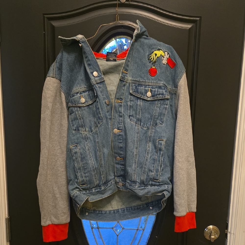 Universal Denim Jacket with Gray and Red Accents Grinch sz med
